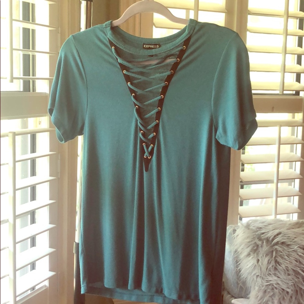 Express laced front top